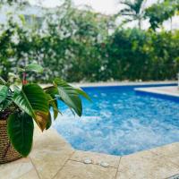 Villa Elisa 4BR with Pool Jacuzzi & BBQ, ξενοδοχείο κοντά στο Διεθνές Αεροδρόμιο Punta Cana - PUJ, Πούντα Κάνα