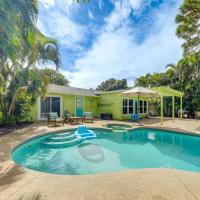 Tropical Pool Paradise 1 Mi to Downtown Stuart!, hotel poblíž Witham Field Airport - SUA, Stuart