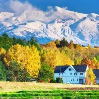 Guest House Ito3F 屋根裏部屋丘の上白亜の洋館風別荘静かな小さなお宿1名から3名、Asahikawaにある旭川空港 - AKJの周辺ホテル