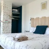 Chambre dhôtes familiale à Saint Pierre du Chemin, hotel din Saint-Pierre-du-Chemin