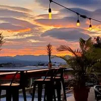 Ahuachapán에 위치한 호텔 Hostal Sunset Town