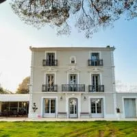 Maison de maître dans la nature, hotel a Bessan
