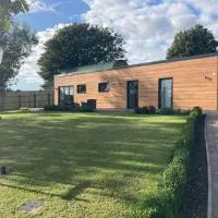 2 bedroom 4 person purpose built single story barn, hotell i Bonvilston