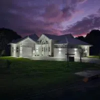 Caribbean Estates Villa Becca- Brand new- Pinnacle of Luxury، فندق في بورت إدوارد