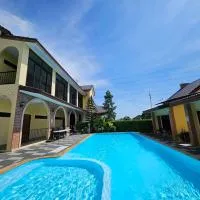 CottagePine Rayong Resort&Cafe, хотел в Районг