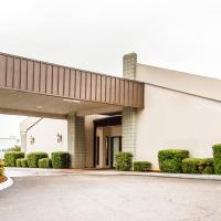 Executive Inn and Suites, hotel cerca de Aeropuerto de Enterprise Municipal - ETS, Enterprise