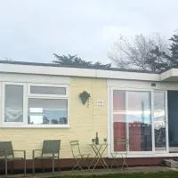 Culver View - Chalet 129 Sandown Bay Holiday Centre, hotelli kohteessa Sandown