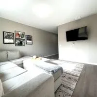 Central Cedar Falls Townhome - King Beds!, ξενοδοχείο σε Cedar Falls