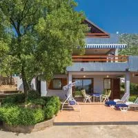 Apartments Ivni, отель в городе Чезарица