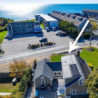 Charming House by the Beach with Patio Grill and FirePit, hotel di Yarmouth