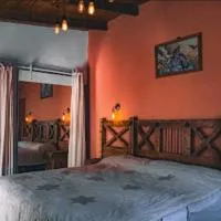 Hostal SPA Casa de Piedra، فندق في La Quebrada