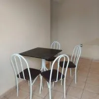 Kitnet bem localizada, хотел в Корумба