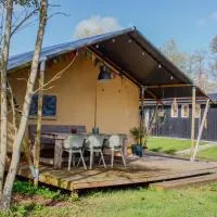 흐라우에 위치한 호텔 Luxe safaritent op watersportcamping