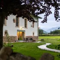 Hotel Casa Luca de Tena – hotel w mieście Sopeña