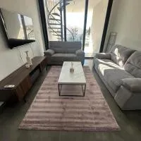 Luxurious two bedroom apartment with roof garden – hotel w mieście Kato Lakatamia