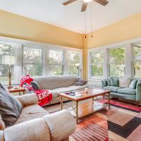 Eau Claire Retreat Close to Campus and Dtwn!, hotel poblíž Chippewa Valley Regional Airport - EAU, Eau Claire