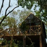 RíoBosque Cabañas de lujo frente al rio desayuno incluido san carlos antioquia, hotel a San Carlos
