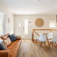 Beacons Beach Cottage, готель у місті Енсінітас