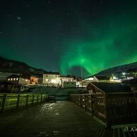 Elvegård Fjordcamp, hotel in Grov