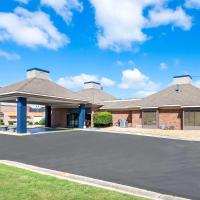 Quality Inn & Suites Fayetteville I-95, hotel near Fayetteville Regional (Grannis Field) - FAY, Fayetteville