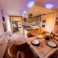 Yello Homes - Gemütliche und luxuriöse Wohnung - mit Sauna, Garten, und Heimkino für 6 Personen, viešbutis mieste Angeris