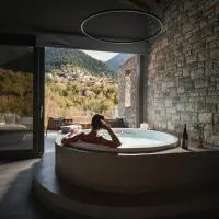 Evora Luxury Suites, Hotel in Méga Khoríon