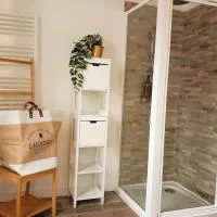 Studio CERGY 5 min de la Gare et place parking, hotell i Cergy