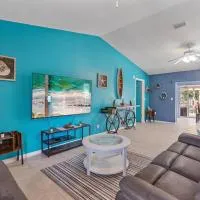 Home with pool and canal access to ocean, hotell i Port Charlotte