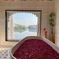 Natural Lake View Hotel, hotel i Udaipur