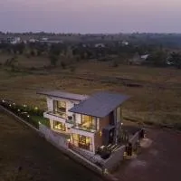 StayVista at Villa De Suku with Pool, Balcony, hotel em Igatpuri
