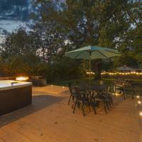 The Luxe Hot Tub10 Min Keenland12 Min Downtown, hotel poblíž Letiště Blue Grass    - LEX, Lexington