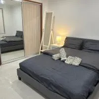 Comfort, cosy affordable and new relaxing house-3 Bedrooms - 3 queen beds -Excellent place that suitable for everyone: West Hoxton şehrinde bir otel