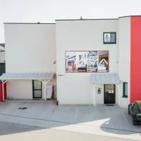 Nava Motel SELF CHECK-IN، فندق في وينر نويشتاد