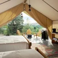 Glamping Tent #8 with AC Heat AC and Private Bath, Hotel in Orderville