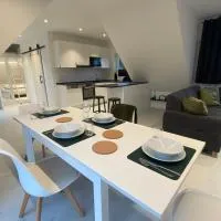 modernes DG Apartment Schloofschdubb Nähe Kassel, hotel in Fuldatal