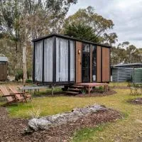 Tiny House 10 at Grampians Edge, хотел в Dadswells Bridge