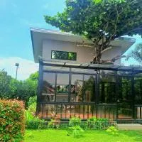 Entire Loft House Patio & Garden, Belle's Homestay, hotel i Balanga