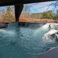 The Nest in the Forest Bed and Breakfast (Hot tub and Sauna), hotel v destinácii Lakefield
