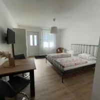 Gästezimmer im Weingut Kissel، فندق في Gundheim