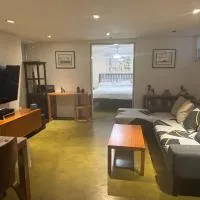 Cozy and Comfy Cellar, hotel Yonkersben