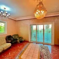 Luxury 5 star apartment with rooftop, security, hotel u gradu Maḩallat al Burj