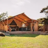 Bethells Luxury Retreat - Auckland Glamping, hotel di Auckland