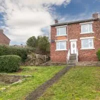Cosy Semidetached Home, hotel a Shield Row