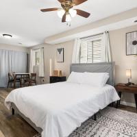 Stylish Studio Apartment with Modern Touches, khách sạn gần Sân bay Khu vực Greater Peoria - PIA, Peoria