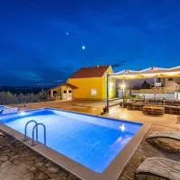 MY DALMATIA - Holiday home Agro Casa with private heated pool, hotel Skradinban