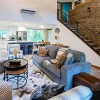 Perch - Evergreen Cabin, hotell i Ashford