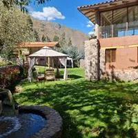 Villa en Valle Sagrado, vistas a la Catarata, Montañas, con Jacuzzi y Sauna, hotel en Calca