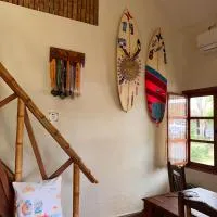 La Casa de Pucha Surf History & Tropical Stay, hotel u gradu Pedasí Town