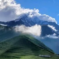 Cottage ELKA gergeti KAZBEGI, hotel in Gergeti