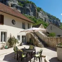 Votre gîte au Domaine du Lynx, hotell sihtkohas Baume-les-Messieurs